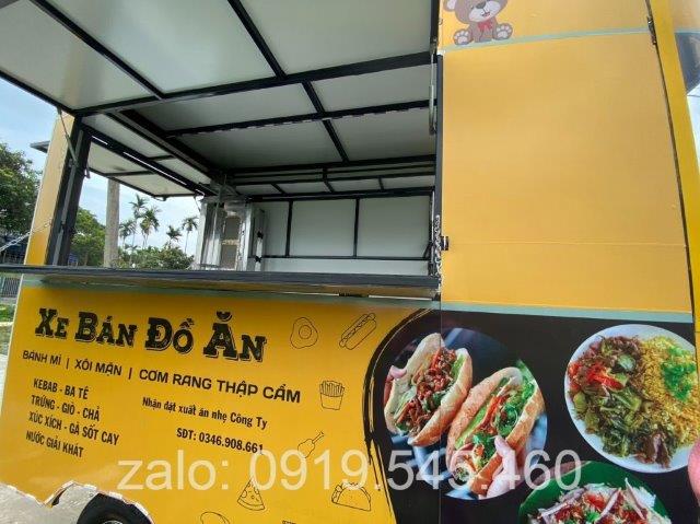 bên trong xe bánh mì có lò nướng thịt